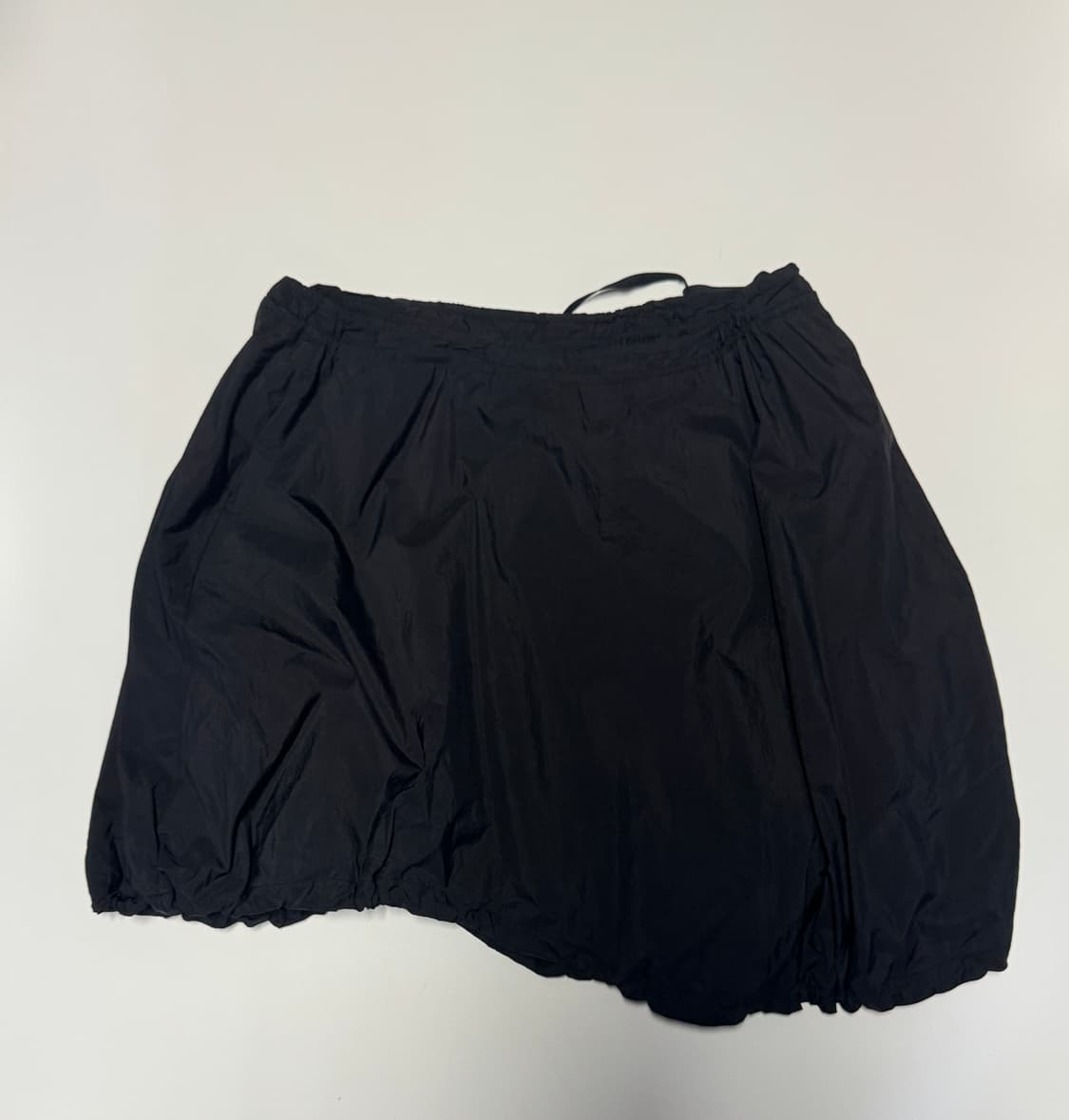 여성 더오픈프로덕트 사이드 스트링 나일론 스커트 2 블랙 상품이미지1