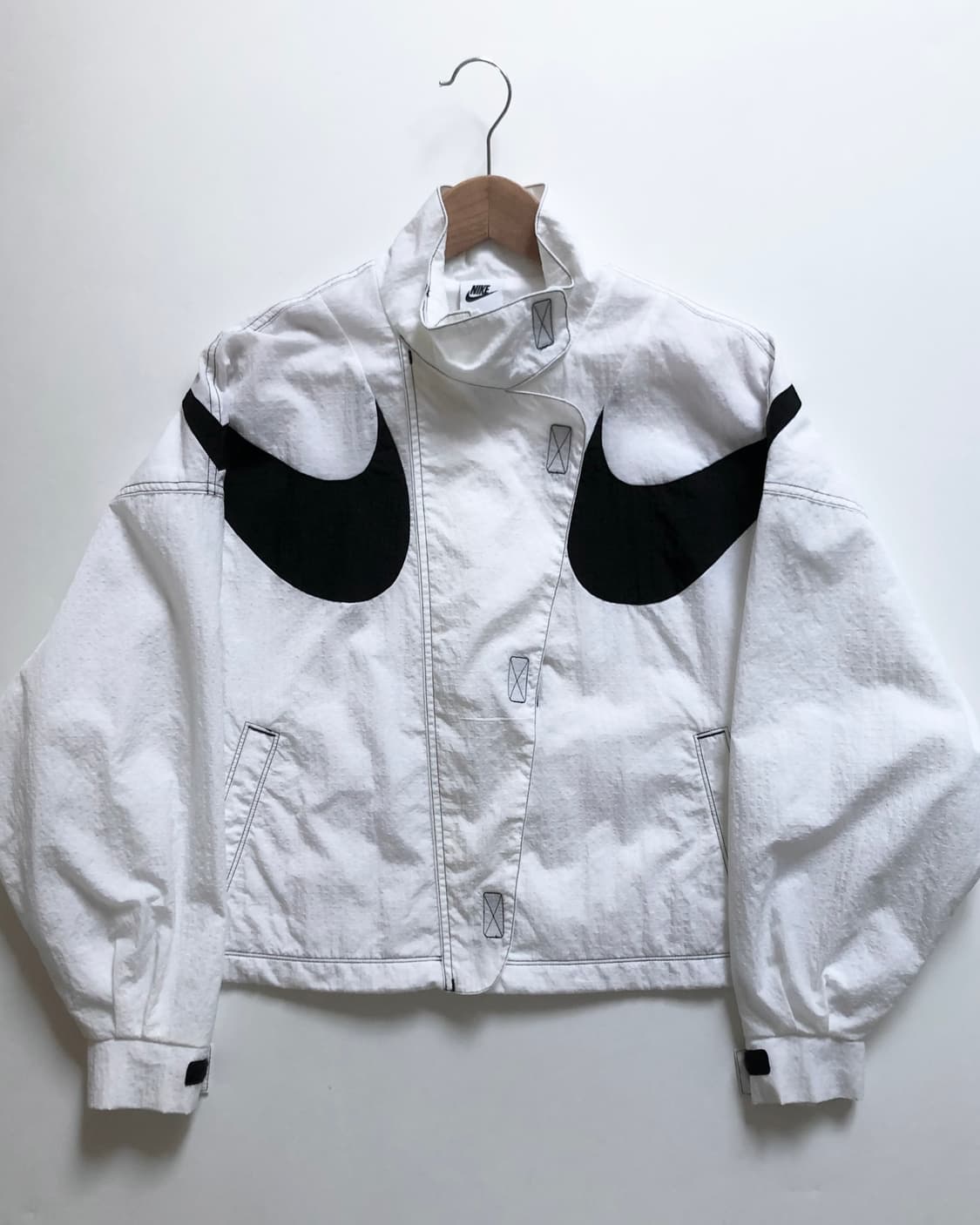 Nike 나이키 화이트 컬러 리펠 더블 스우시 바람막이 자켓 상품이미지3