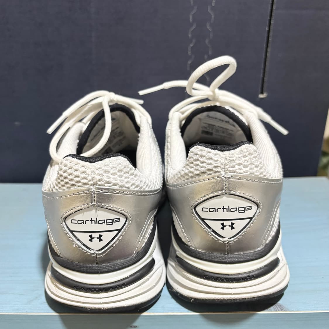 언더아머 화이트 메탈 운동화 250사이즈 상품이미지7