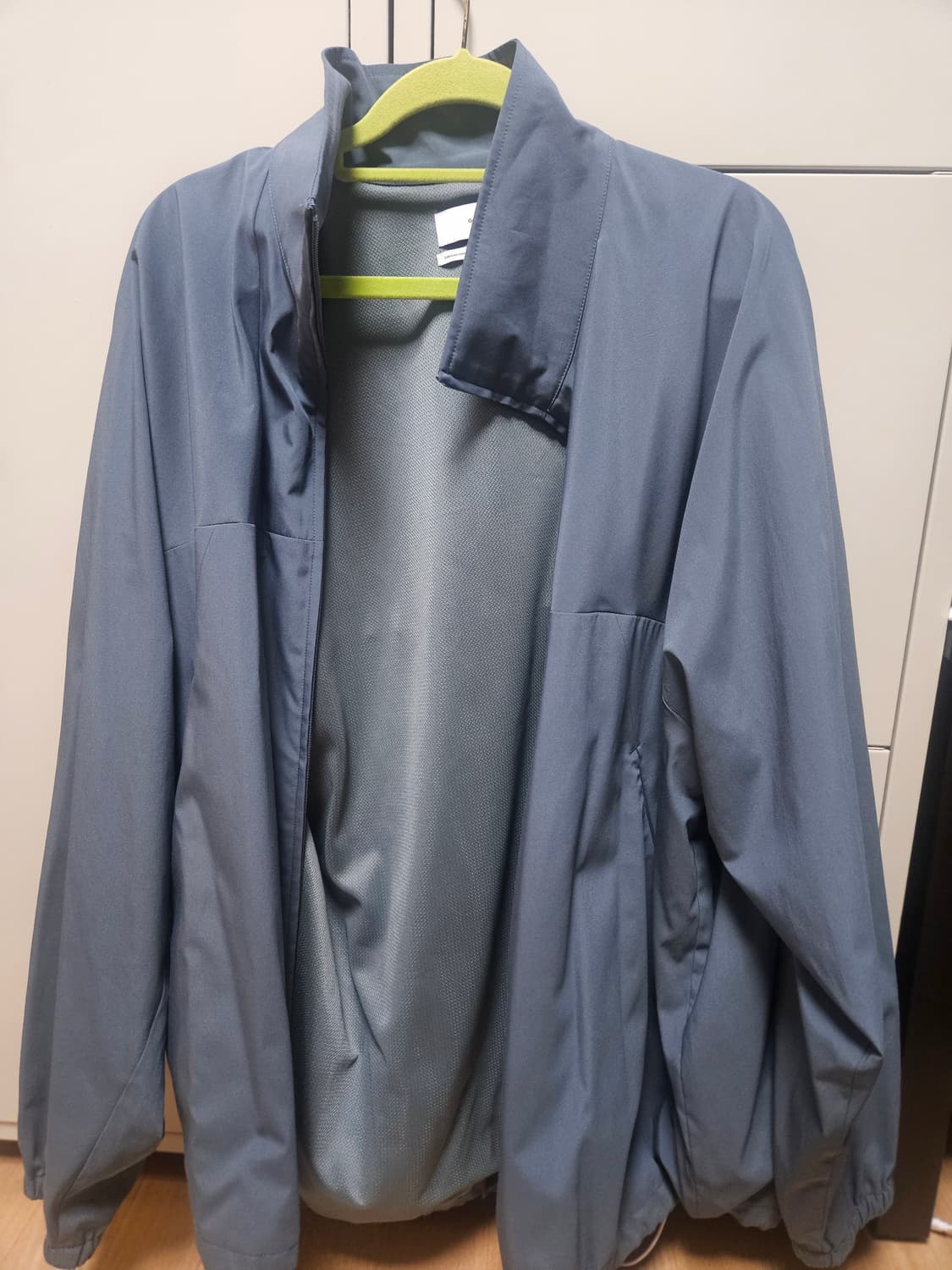 그라프페이퍼 하이넥 카라집업 모스그린 팝니다. 상품이미지2