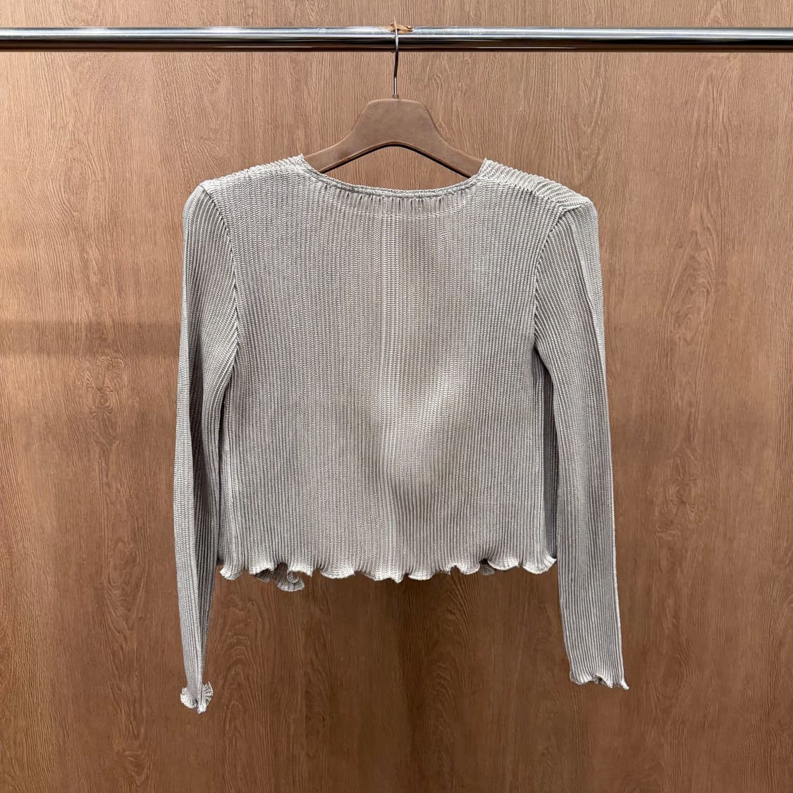 스피치오 크롭 가디건 플리츠 오픈형 웨이브 컷 내추럴 프릴 디테일 베이지 상품이미지3