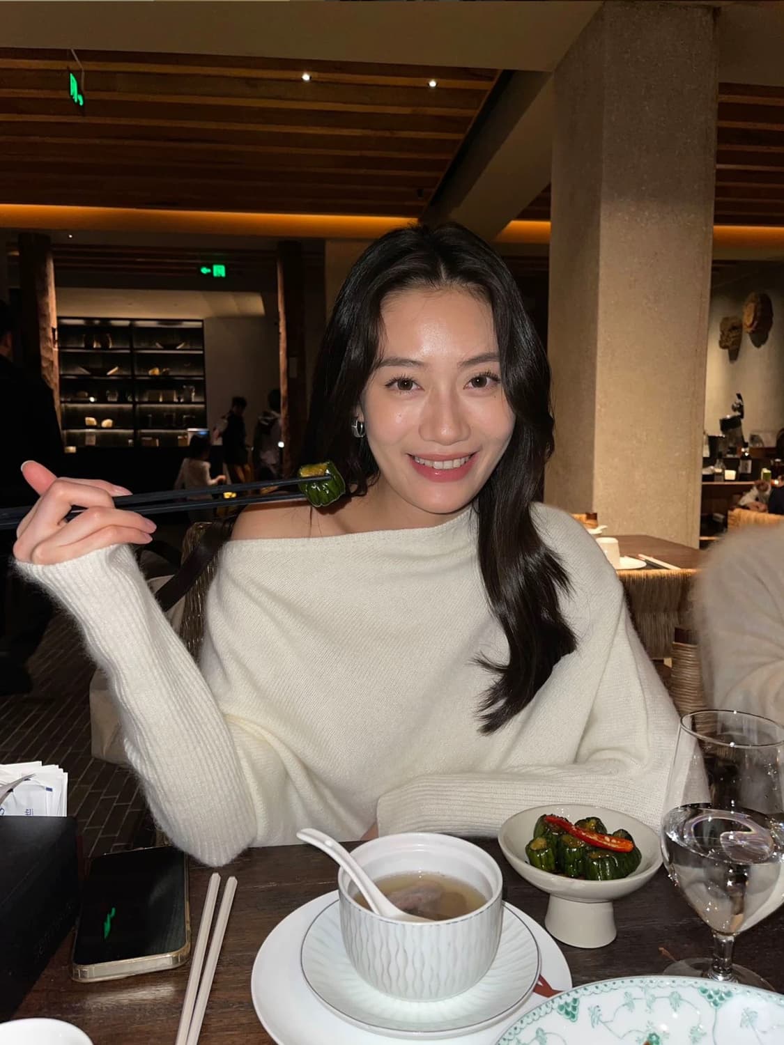 아이보리 오버핏 니트 상품이미지1