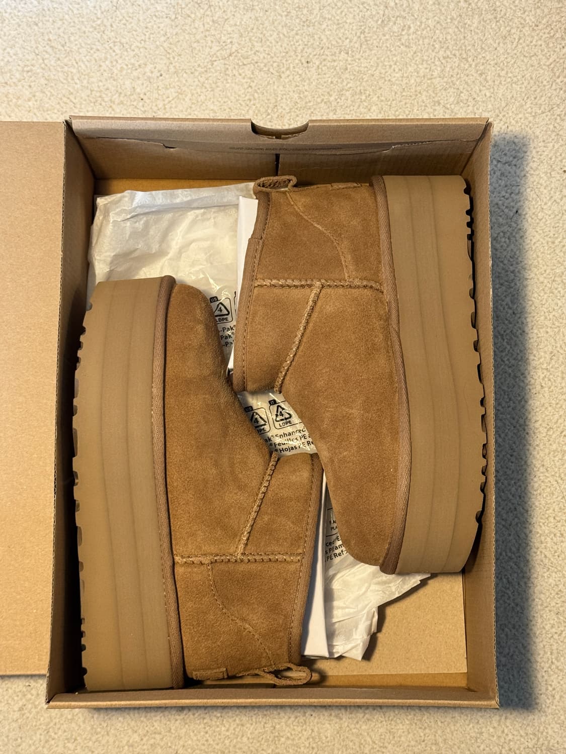 (새상품)어그 스웨이드 레더 플랫폼 부츠 220 상품이미지2