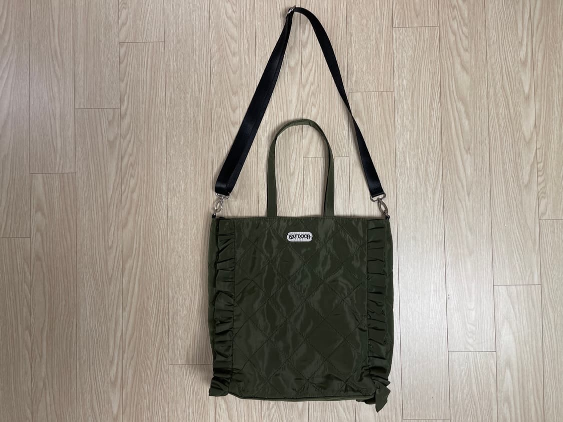 프릭스스토어 x 아웃도어 프로덕트 퀄팅 프릴 토트백 상품이미지4