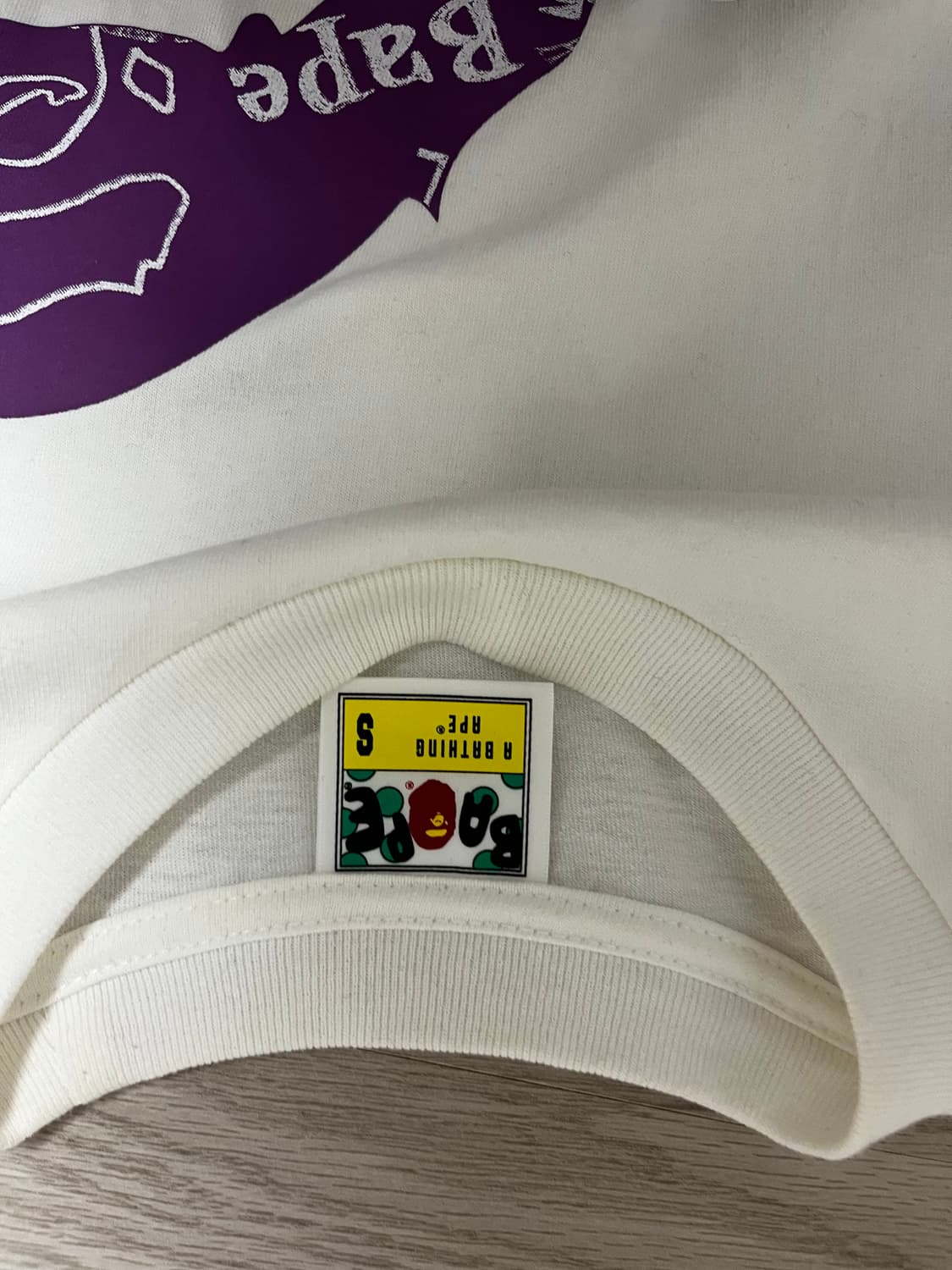 베이프 핸드 드로우 패턴 사이드 빅 에이프 헤드 티셔츠 화이트 퍼플 상품이미지4