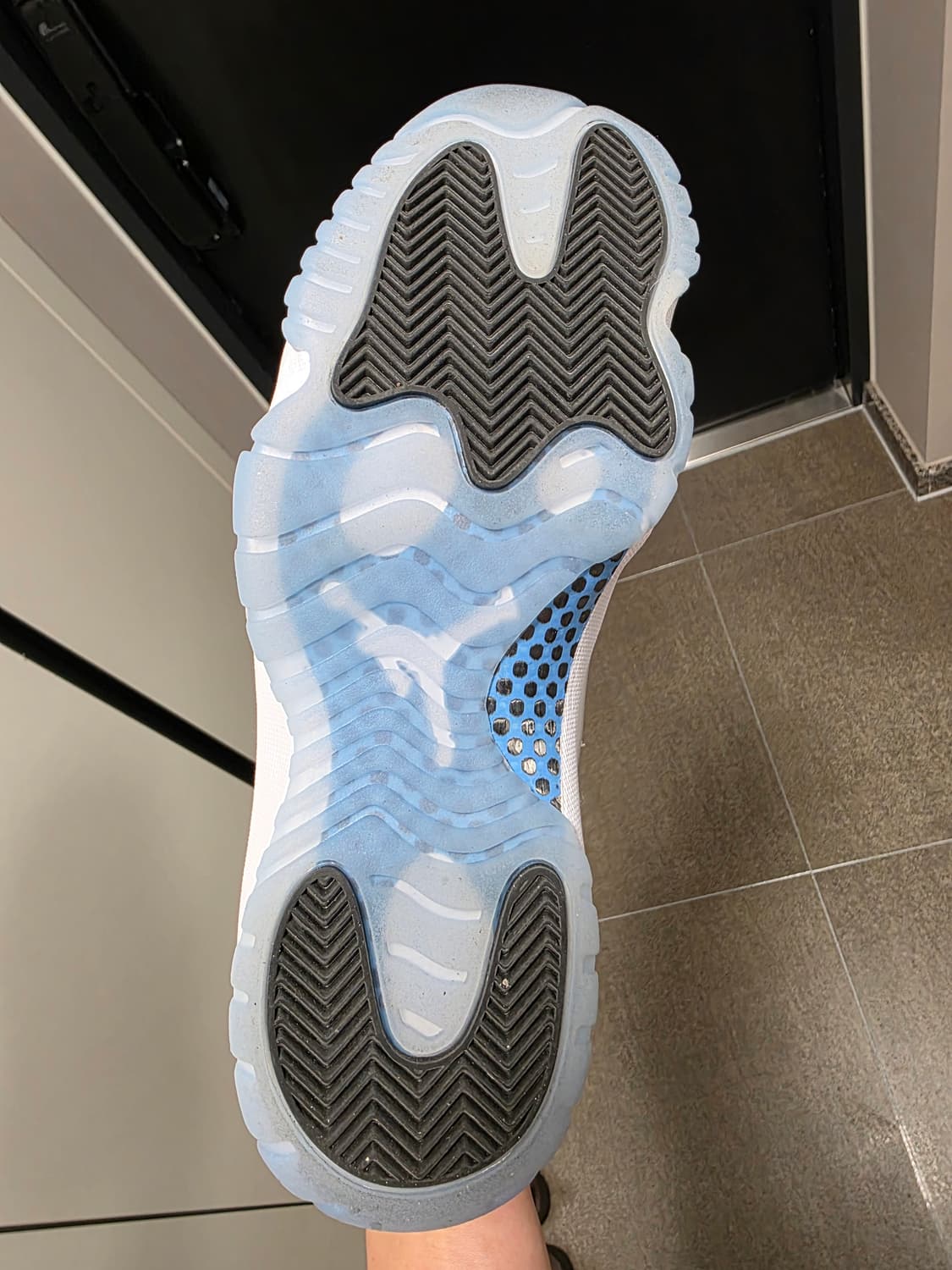 조던 11 레트로 레전드 블루 2024 상품이미지5