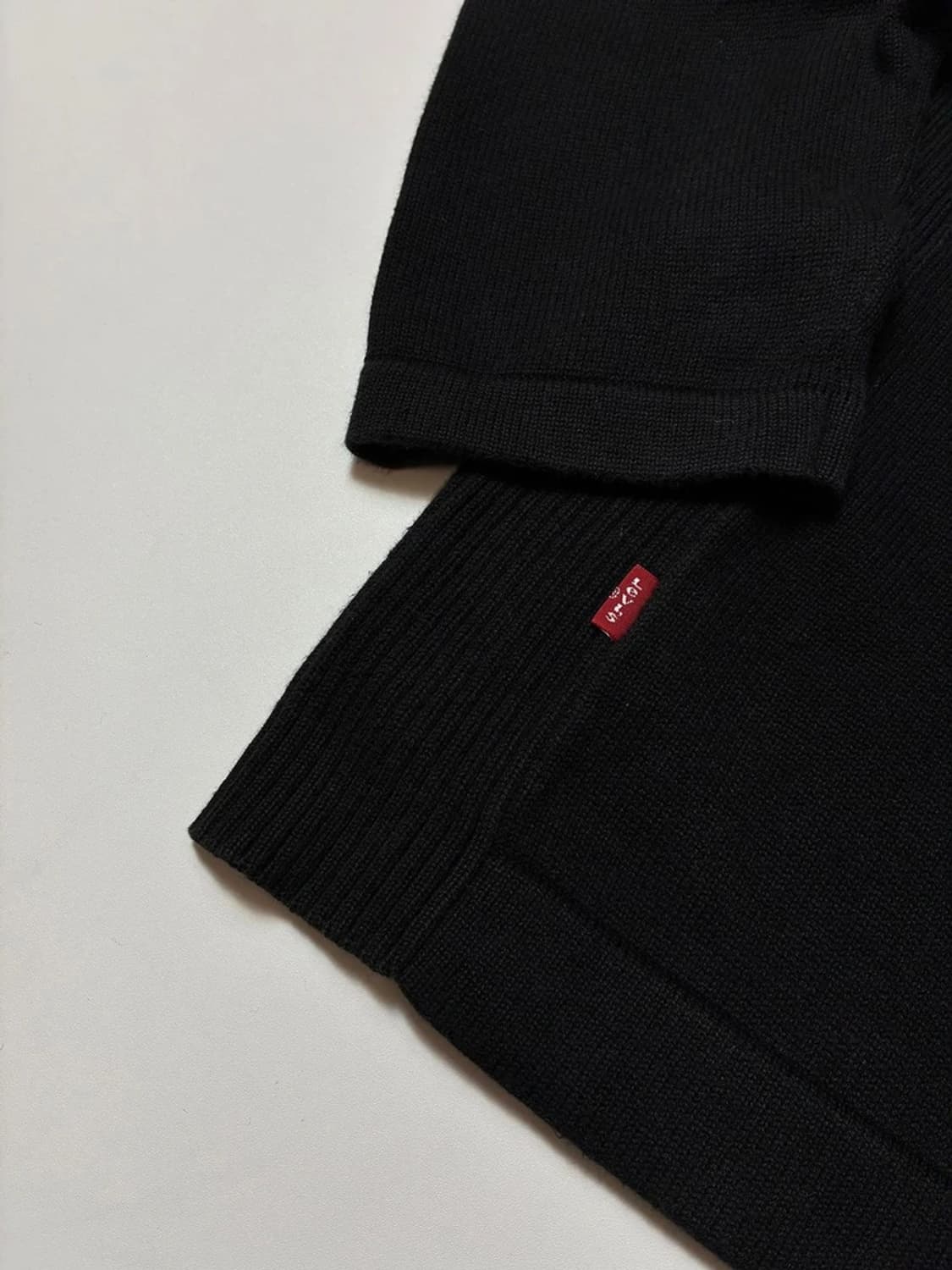 리바이스 00's 블랙 헨리넥 니트 PN8767 상품이미지6