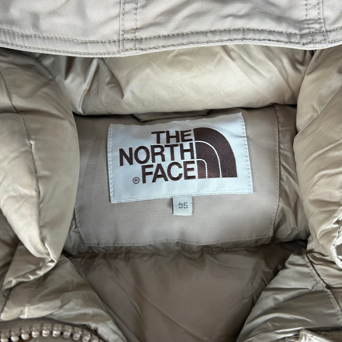 노스페이스 베이지색 패딩  상품이미지2