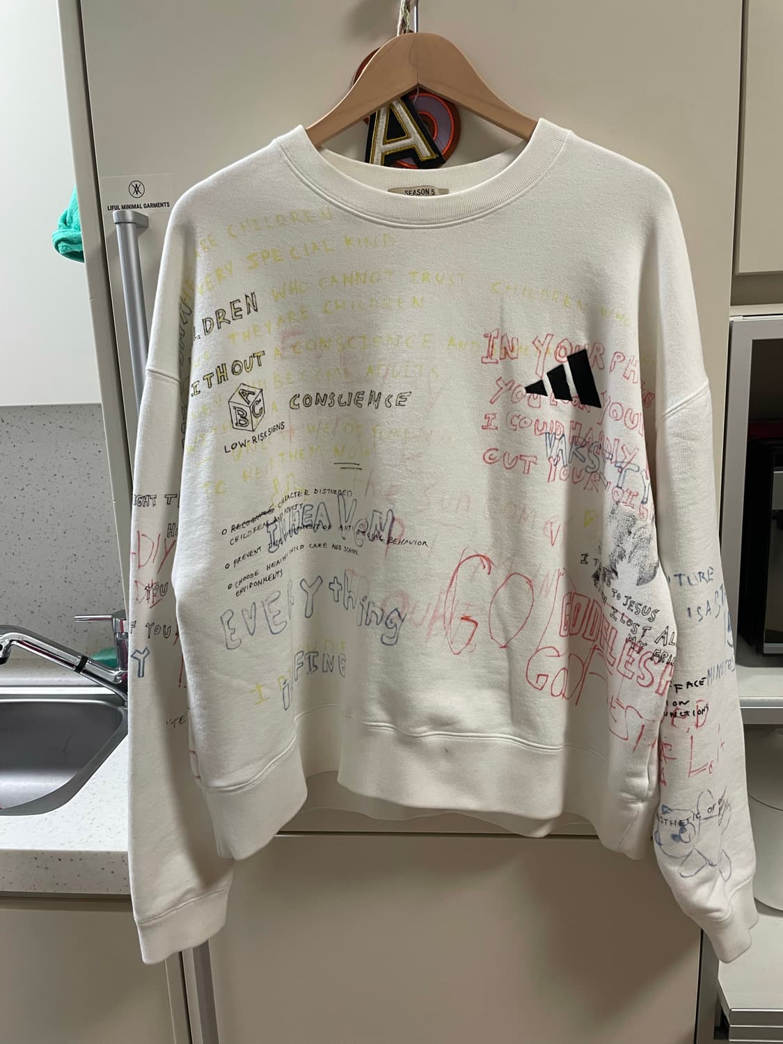 Yeezy season 5 맨투맨 상품이미지1