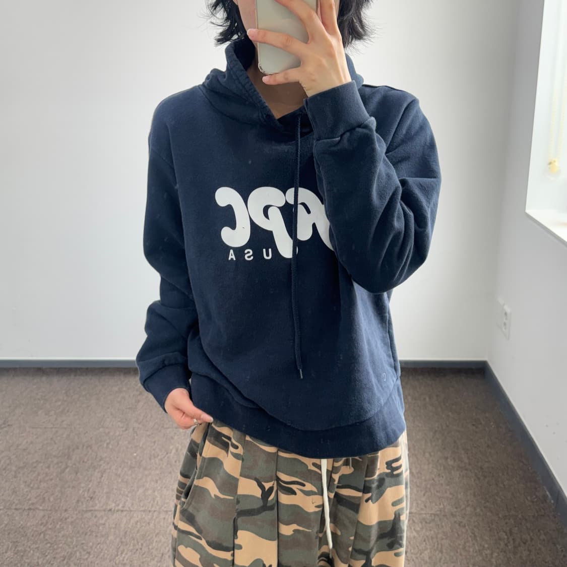 A.P.C 아페쎄 화이트 로고 네이비 후드티 상품이미지1