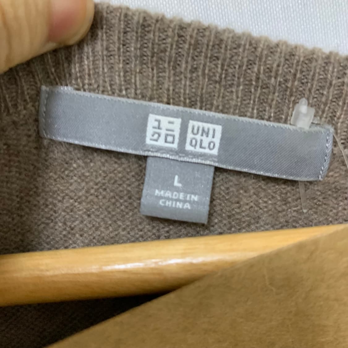 유니클로 캐시미어 100 브이넥 긴팔 니트 코코아 브라운 L 상품이미지8
