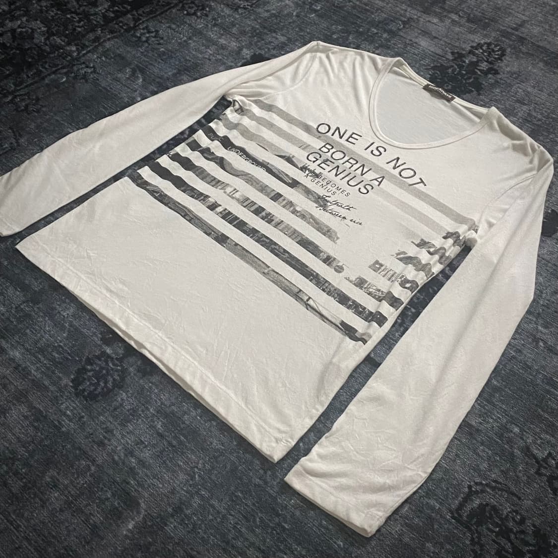 ‘HIDEAWAYS’ Y2K Lettering Long Sleeve 상품이미지4