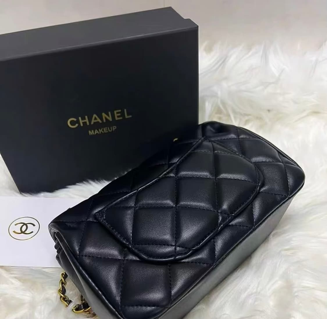 샤넬 뷰티 하트 참 체인 크로스백  상품이미지2