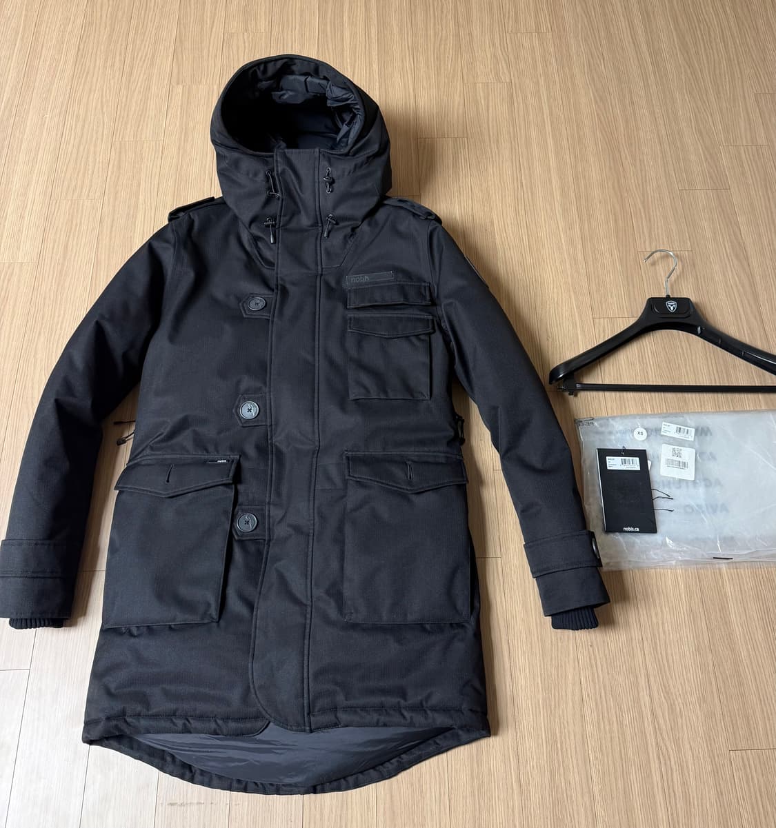 노비스 쉘비 블랙 XS 사이즈 판매합니다. 상품이미지1