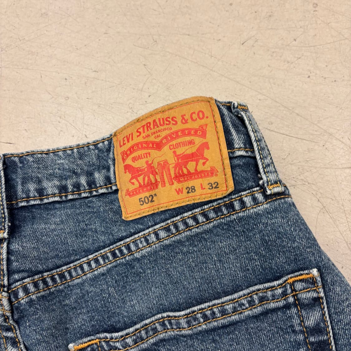 리바이스 502 워싱 데님 팬츠 상품이미지2