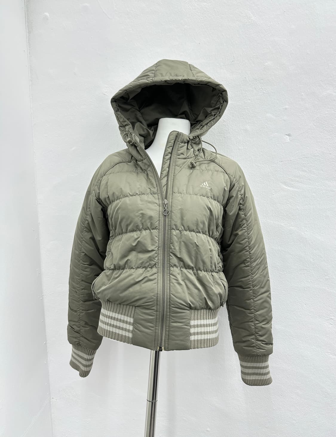 Adidas khaki shirring padding puffer 상품이미지1