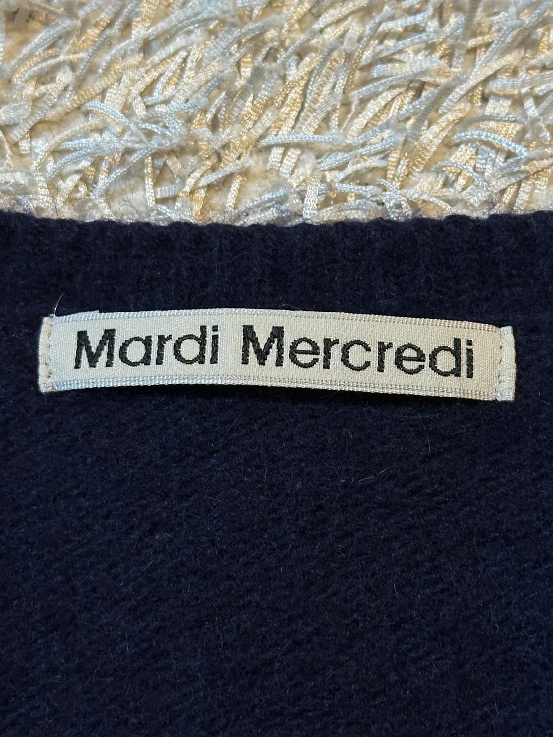 마르디 메크르디 라쿤 블렌드 브이넥 하트로고 울 니트 네이비 상품이미지4