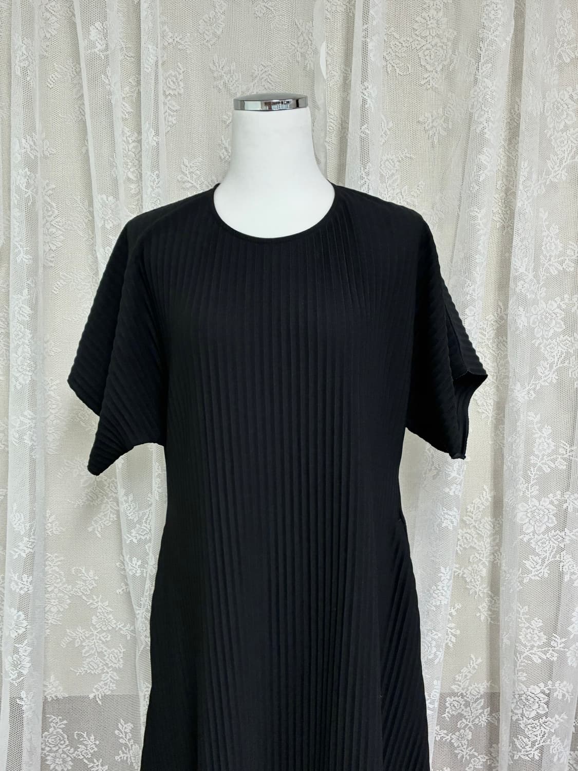 S) 코스 COS 플리티드 미디 티셔츠 원피스 블랙 상품이미지3