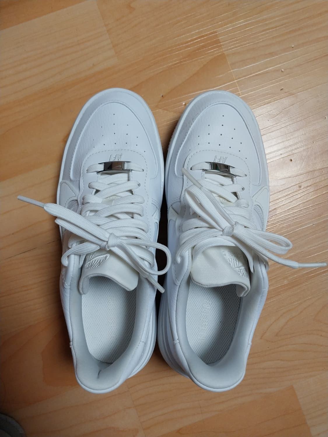 나이키 에어포스 1 플랫폼 트리플 화이트 240 팝니다 상품이미지2