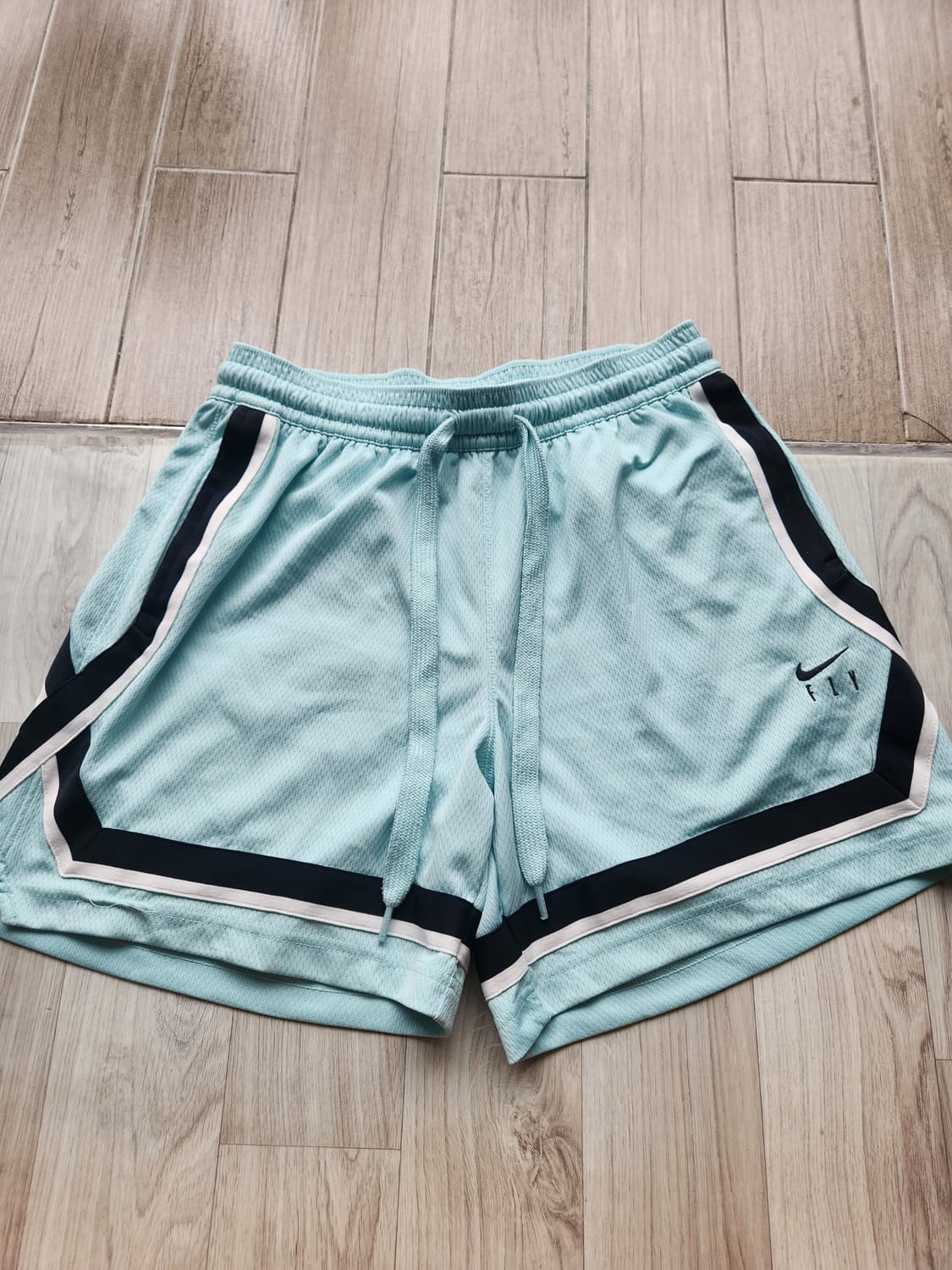 나이키 스우시 플라이 우먼 쇼트팬츠 L 상품이미지3
