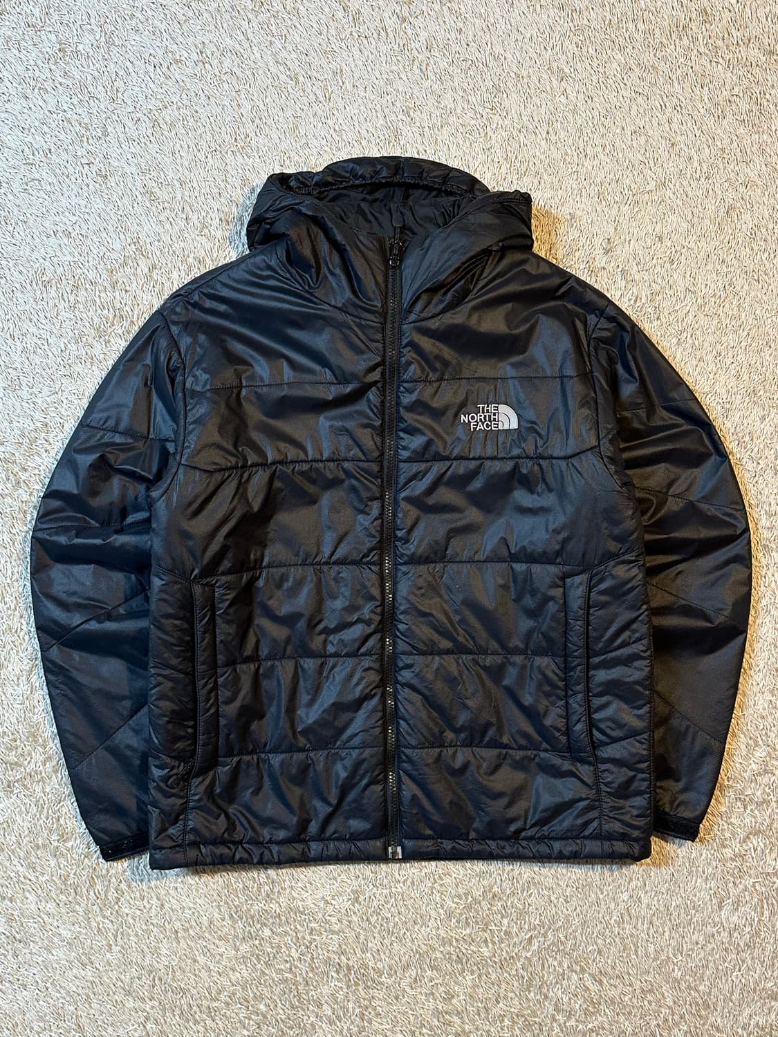 노스페이스 프리마로프트 유광 후드 경량패딩 블랙 상품이미지1