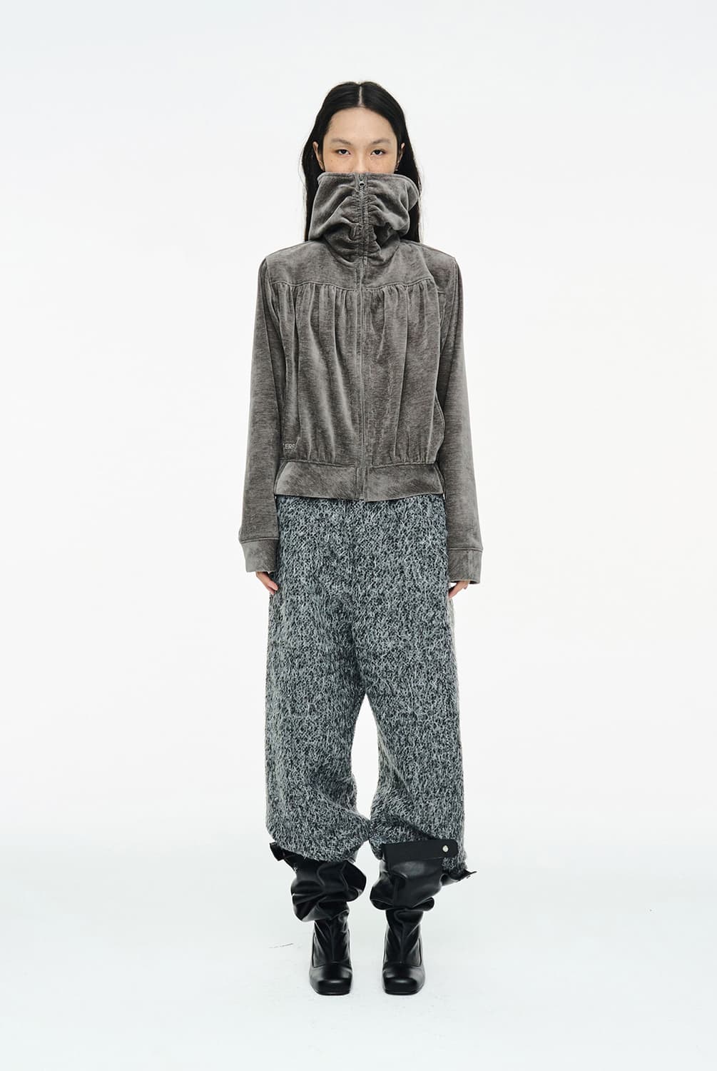 세릭 HAIRY WIDE PANTS / CHARCOAL 상품이미지1