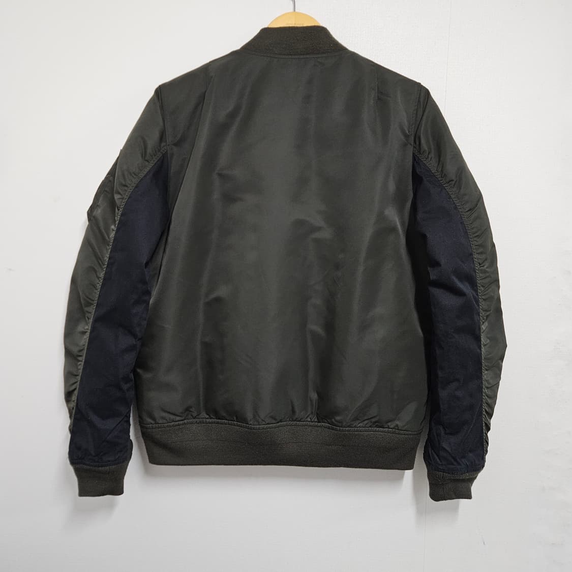 M 100 칼하트 WIP MA-1 봄버자켓 (지퍼x) 상품이미지4