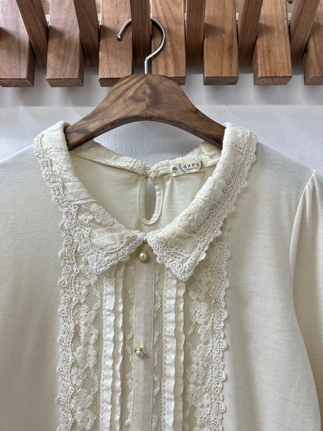 엑시즈팜 Axes Femme 아이보리 레이스 프릴 카라 블라우스 상품이미지3