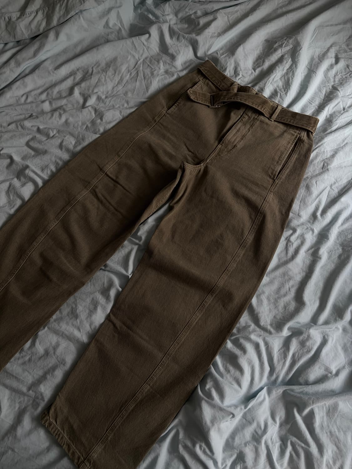 르메르 트위스트 팬츠 스노우 올리브 컬러 상품이미지3