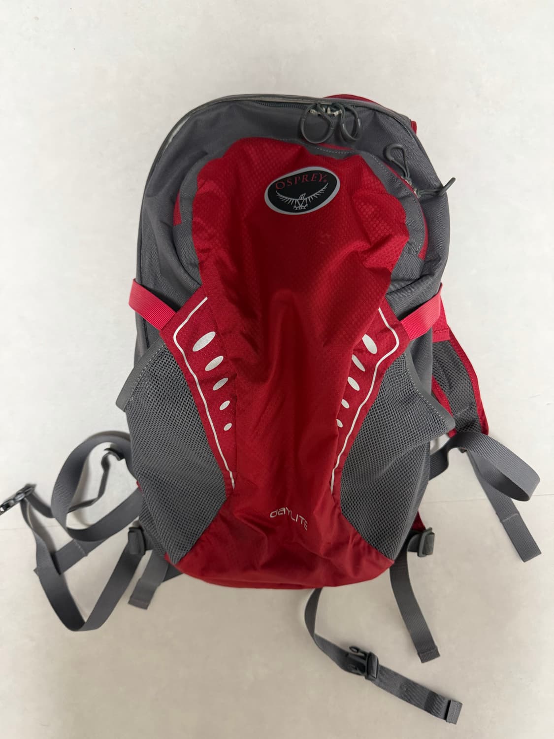 오스프리 데이라이트 백팩 레드/그레이 상품이미지1