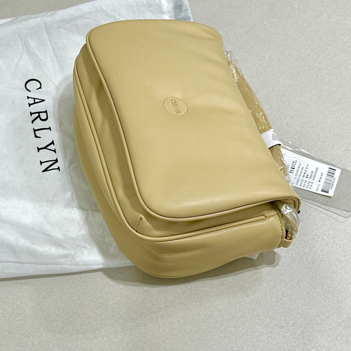 (새제품) 칼린 클라우드 버터색 패딩숄더백 상품이미지2