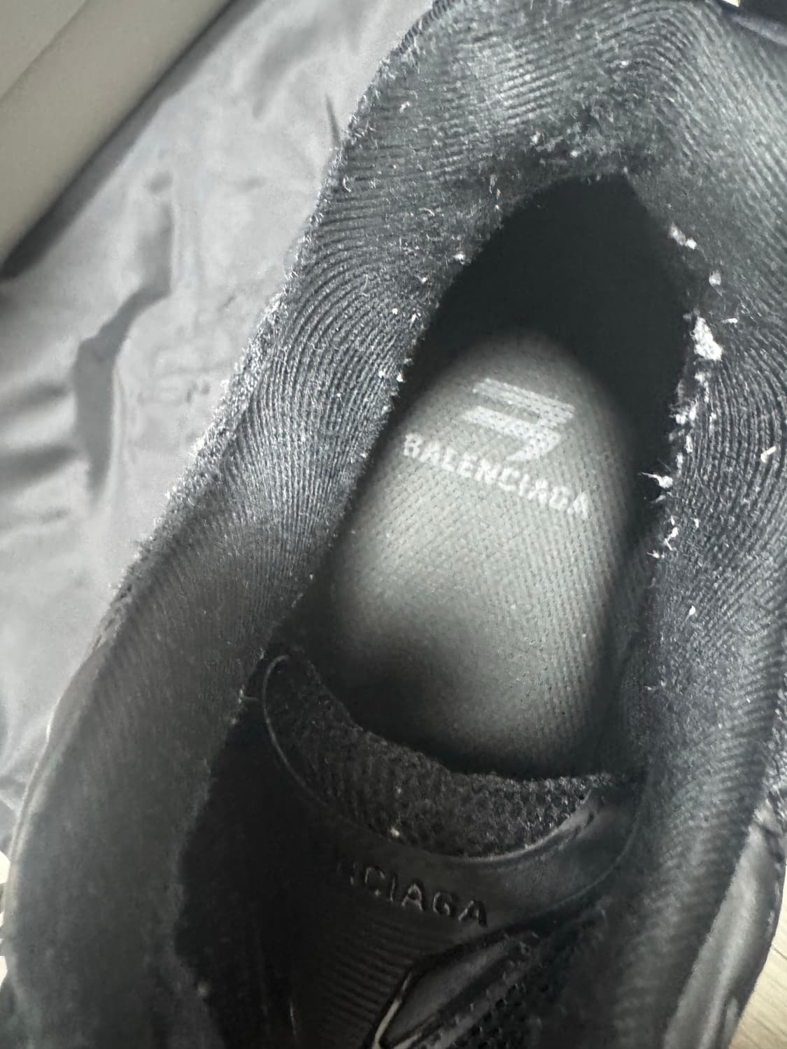 [43] 발렌시아가 디펜더 블랙 상품이미지3