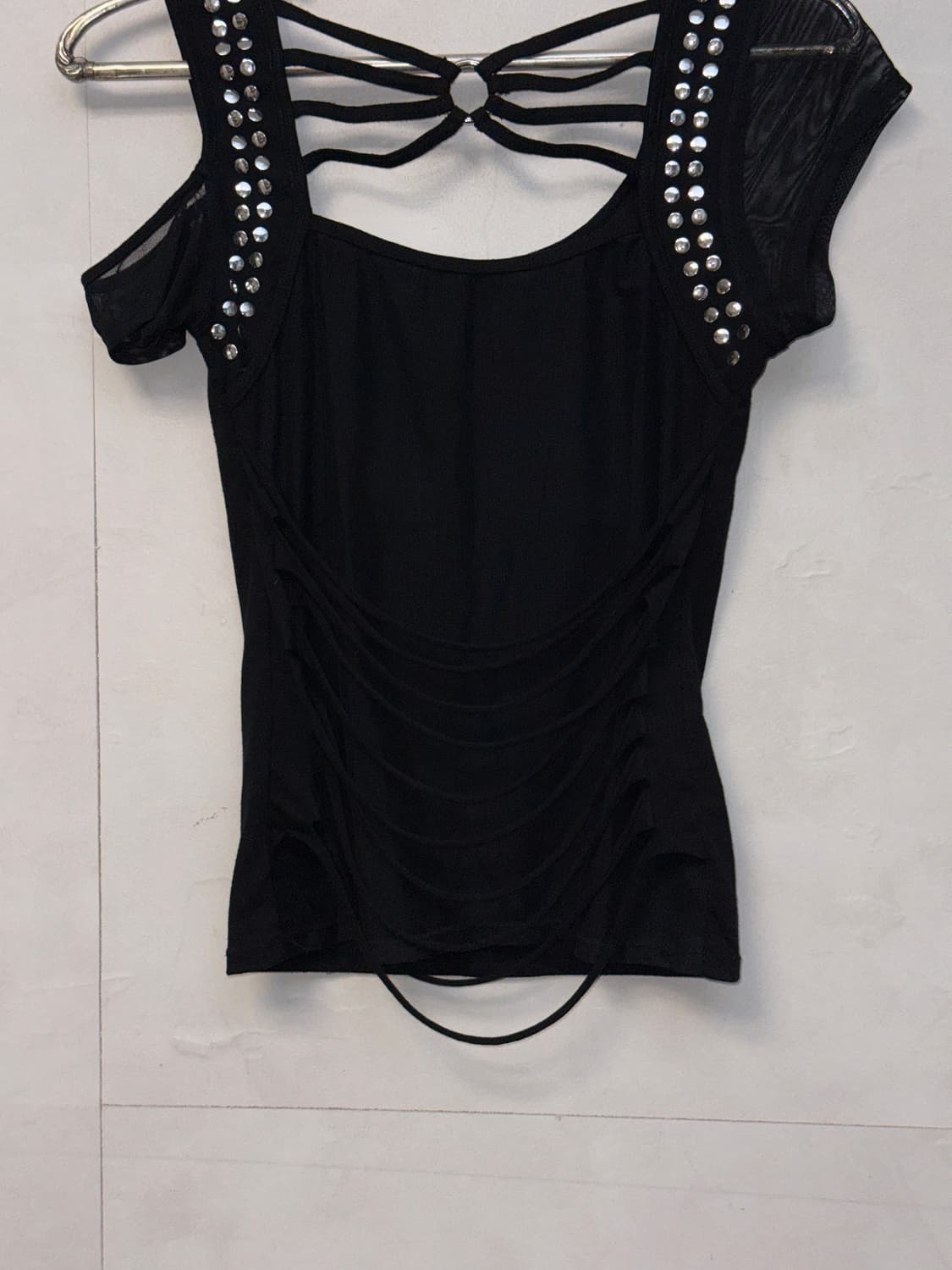 Black unbal shoulder back detail half t 상품이미지5