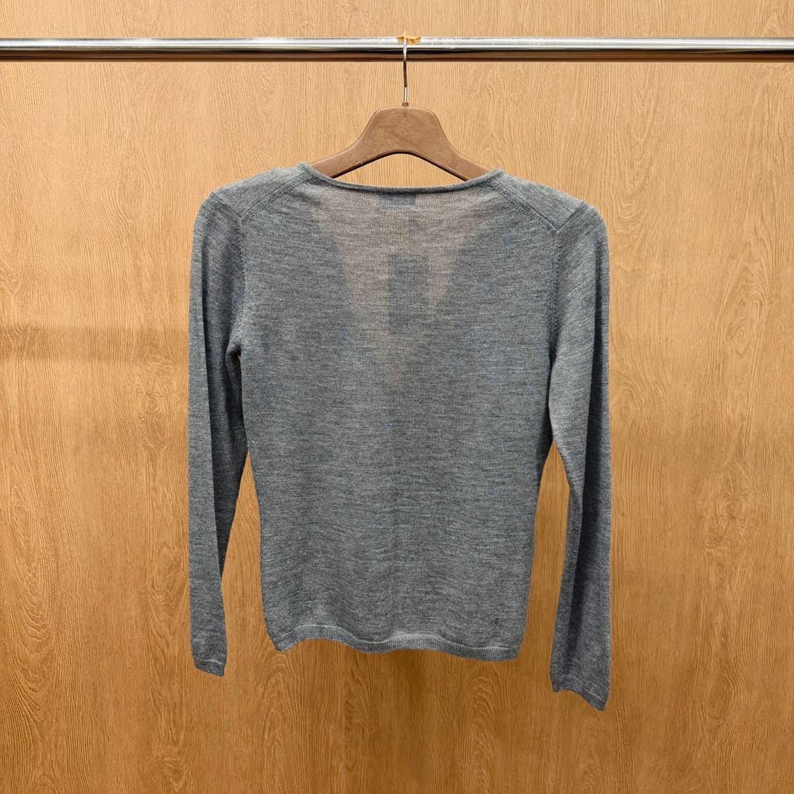 폴스미스 블랙 라벨 울 니트 가디건 블루 버드 로고 자수 디테일 그레이 상품이미지3