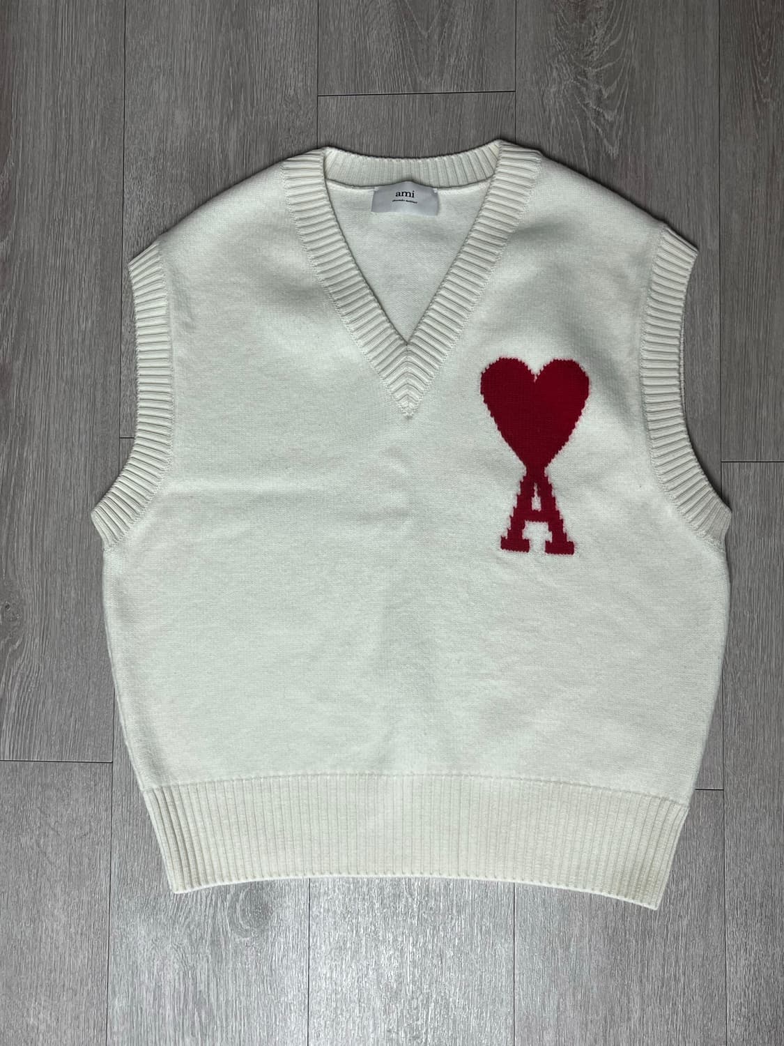 아미 빅 하트 로고 슬리브리스 인타르시아 스웨터 오프화이트 레드 상품이미지1