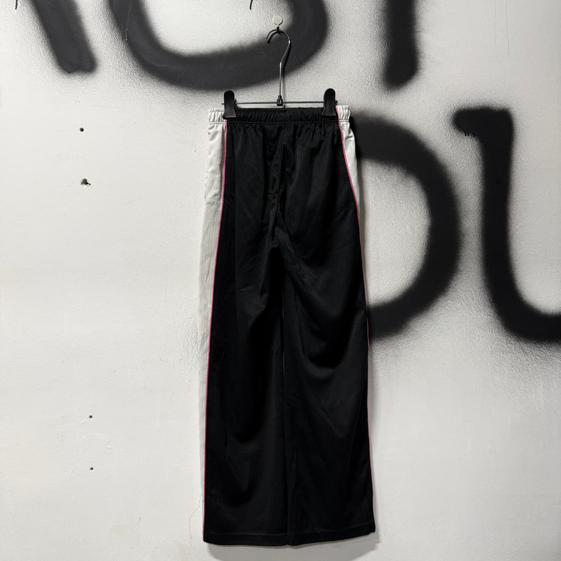 나이키 범고래 핑크 스우시 라인 로고 디테일 와이드 트랙 팬츠 상품이미지2