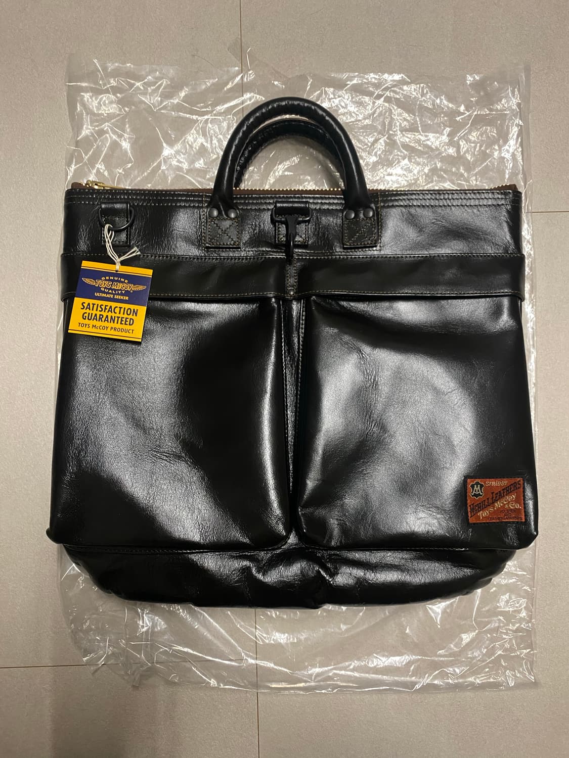 토이즈맥코이 레더 헬멧백 브라운 판매합니다. 상품이미지1