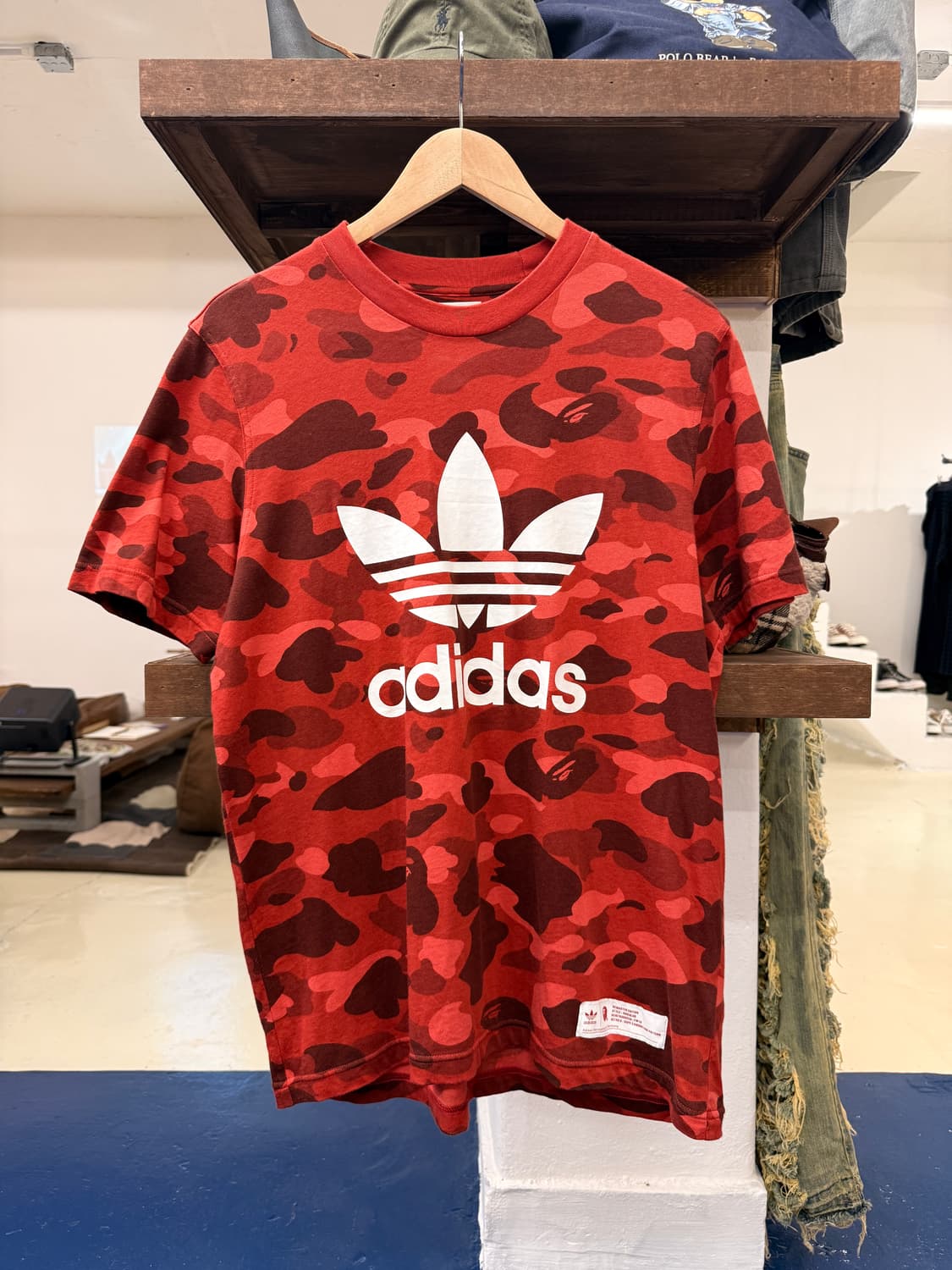 아디다스X베이프 빨간색 반팔 상품이미지3