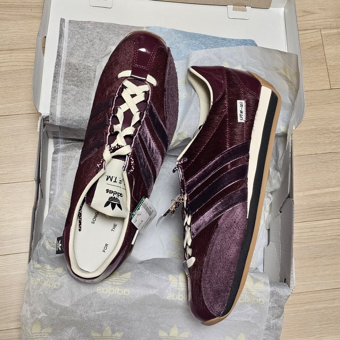 280 새제품) 아디다스 x 송 포 더 뮤트 컨트리 OG 마룬 코어 블랙 상품이미지1