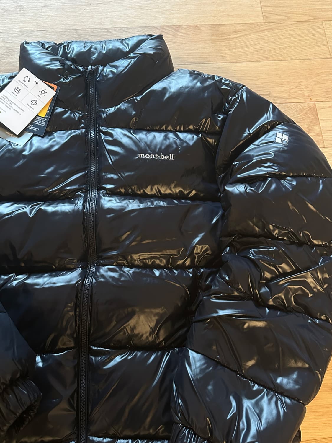 몽벨 유광 패딩 새상품 상품이미지2