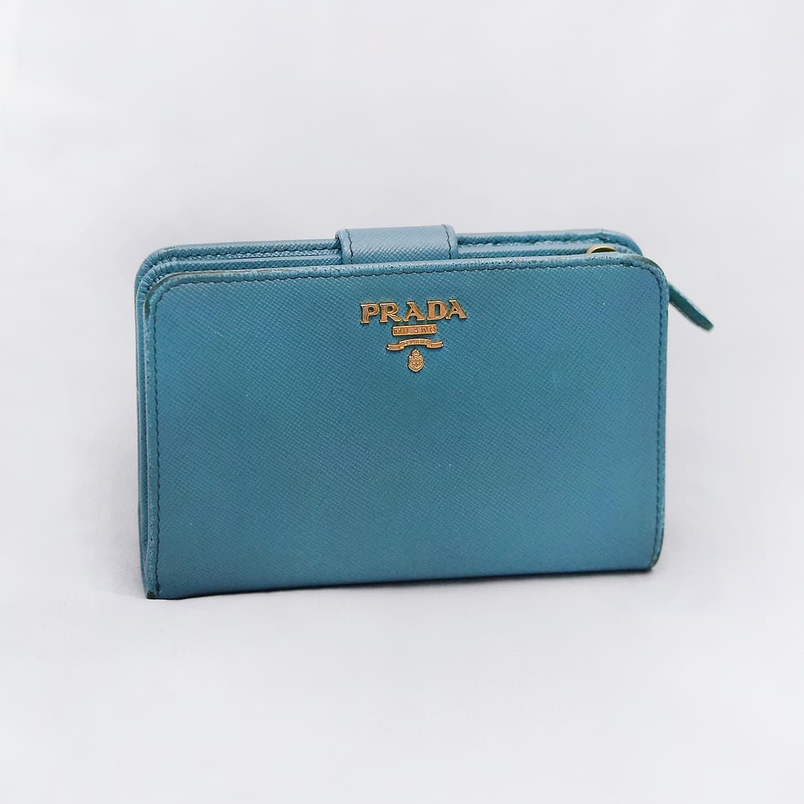 프라다 사피아노 메탈 로고 지퍼포켓 중지갑 (에메랄드 블루) 상품이미지1