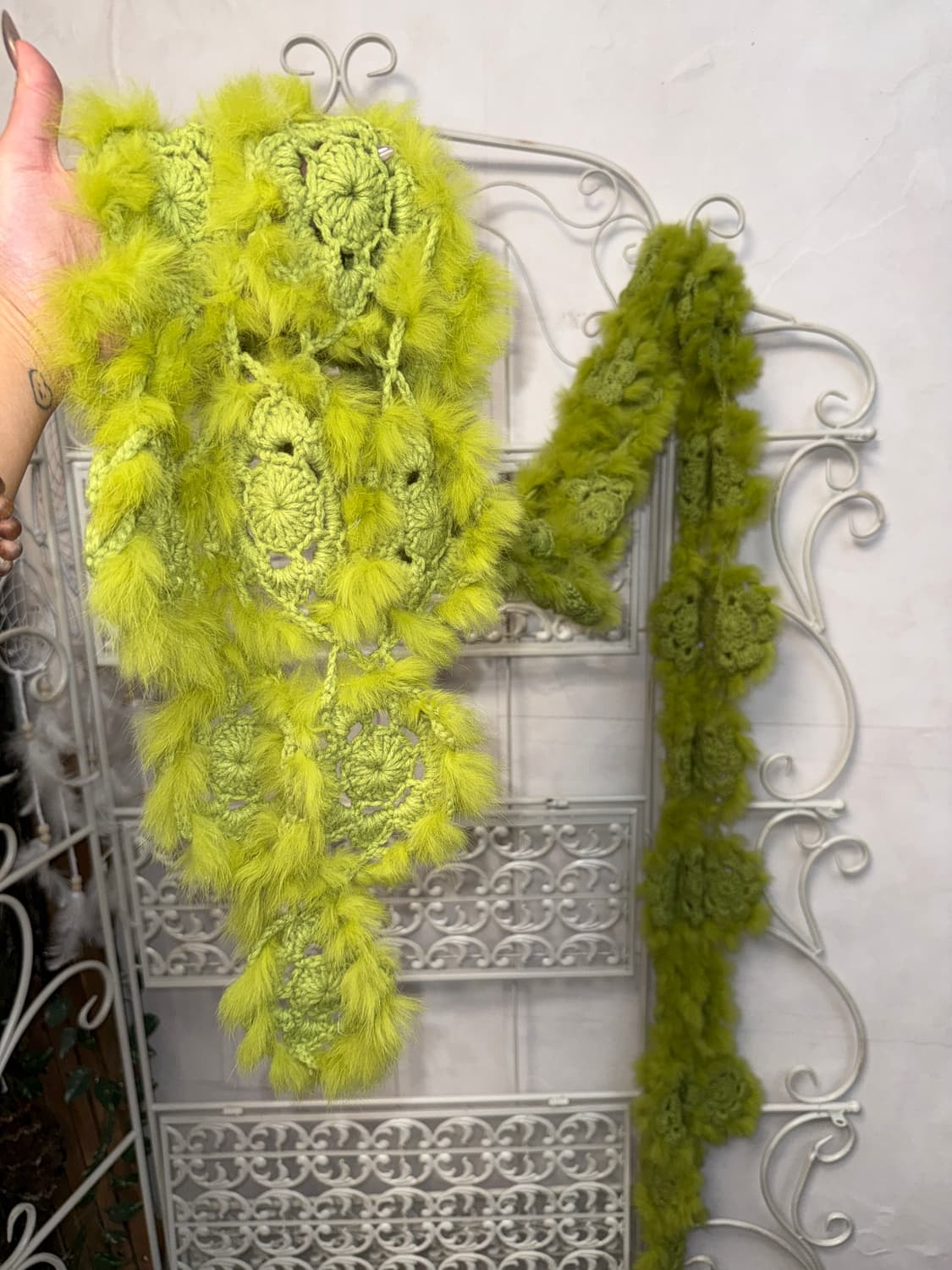Yellow green crochet fur trimmed muffler 상품이미지3