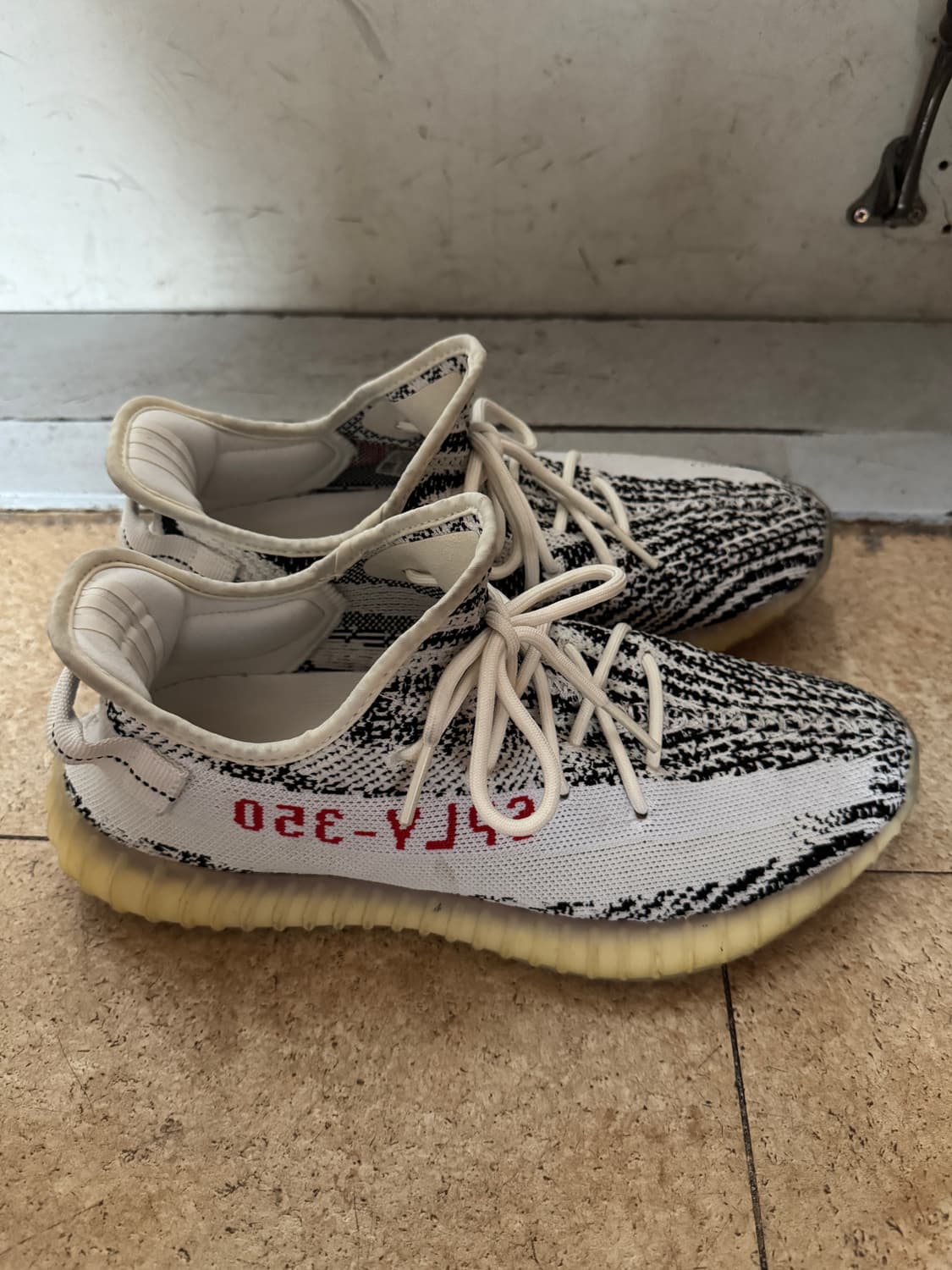 아디다스 이지부스트 350 V2 지브라 290 상품이미지1