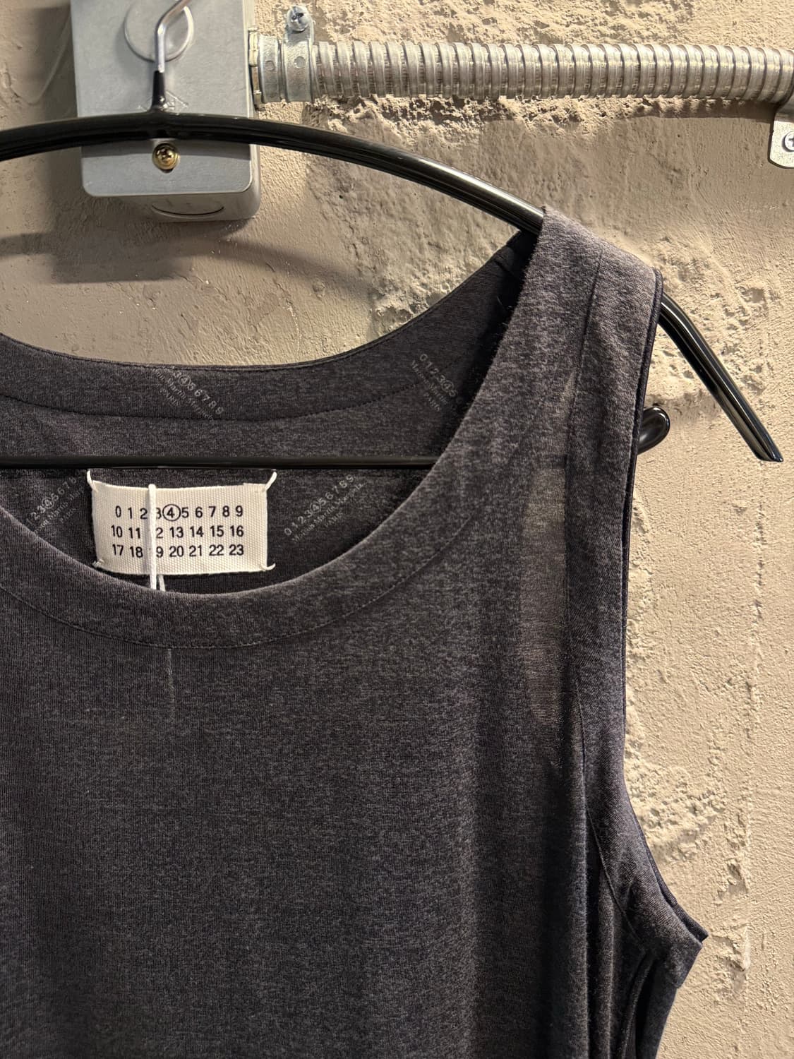 42 메종 마르지엘라 MARGIELA 슬리브리스 탱크탑 차콜 상품이미지3