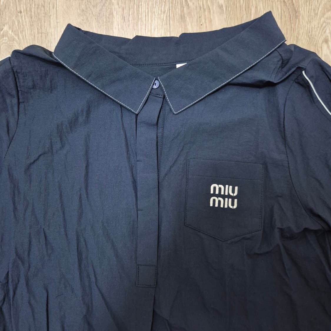 미우미우 크롭 카라 반팔 셔츠 상품이미지2