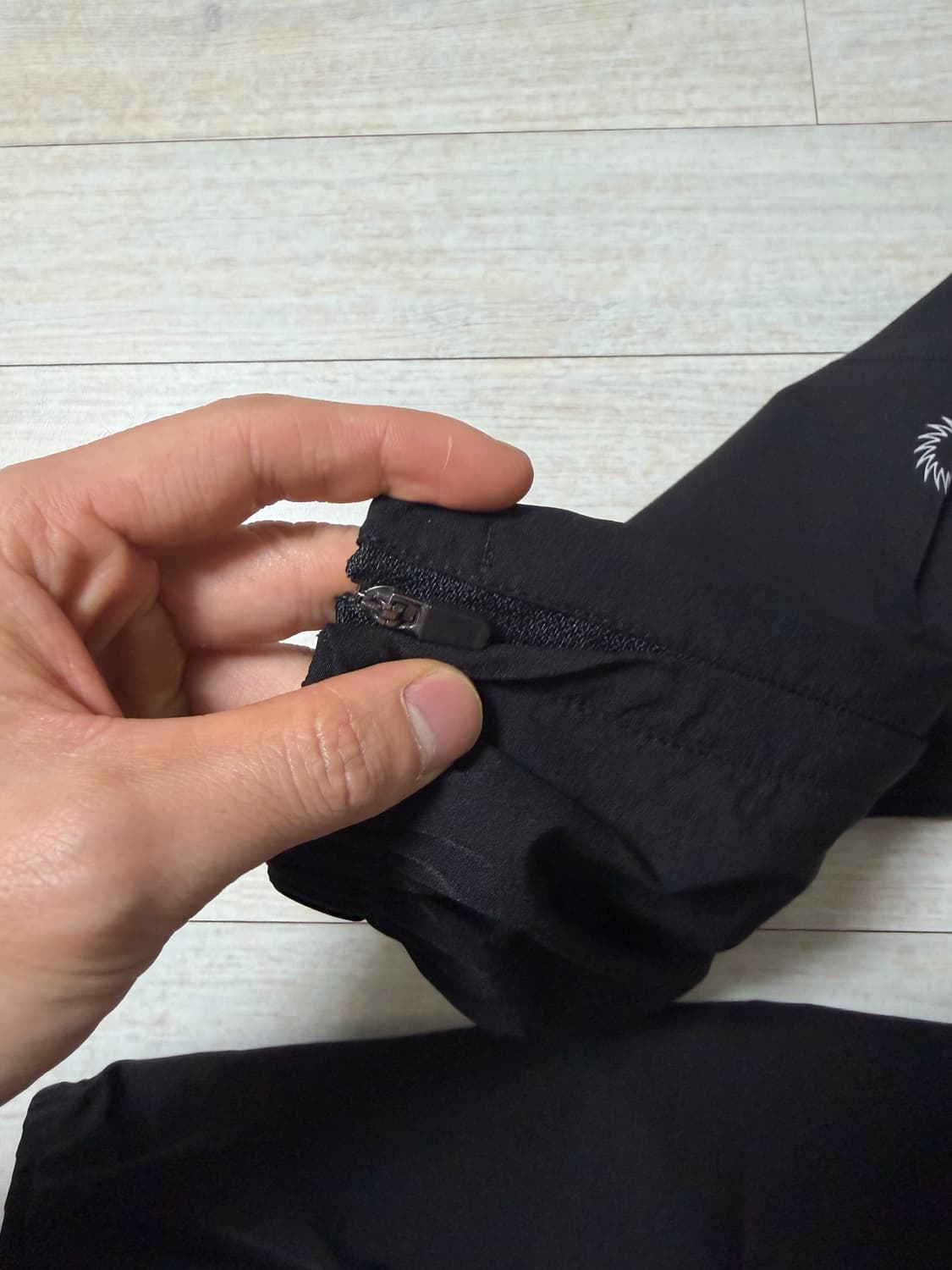 UVU 트랙팬츠 판매합니다 상품이미지3