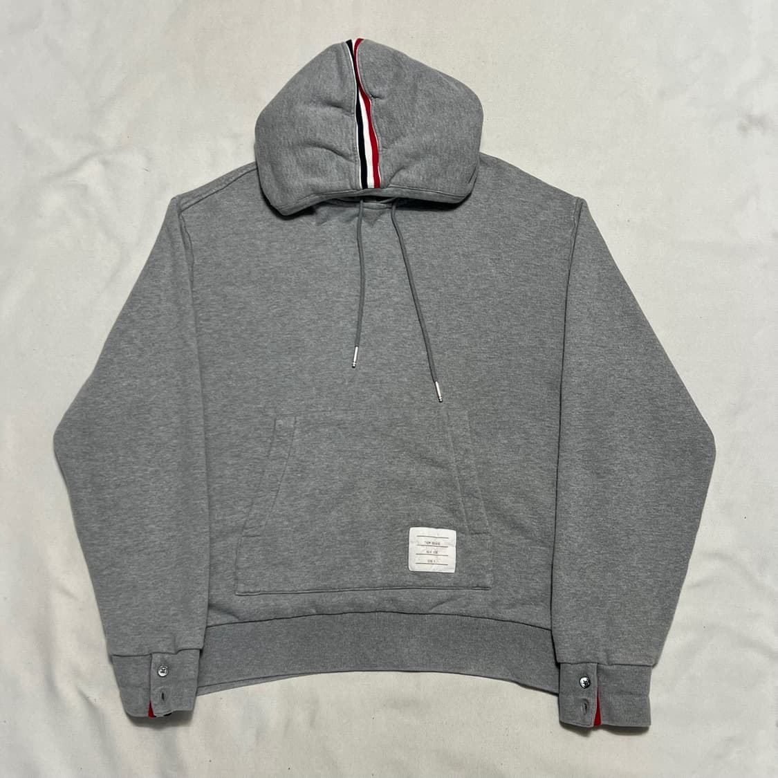 톰브라운 백삼선 후드티 상품이미지3