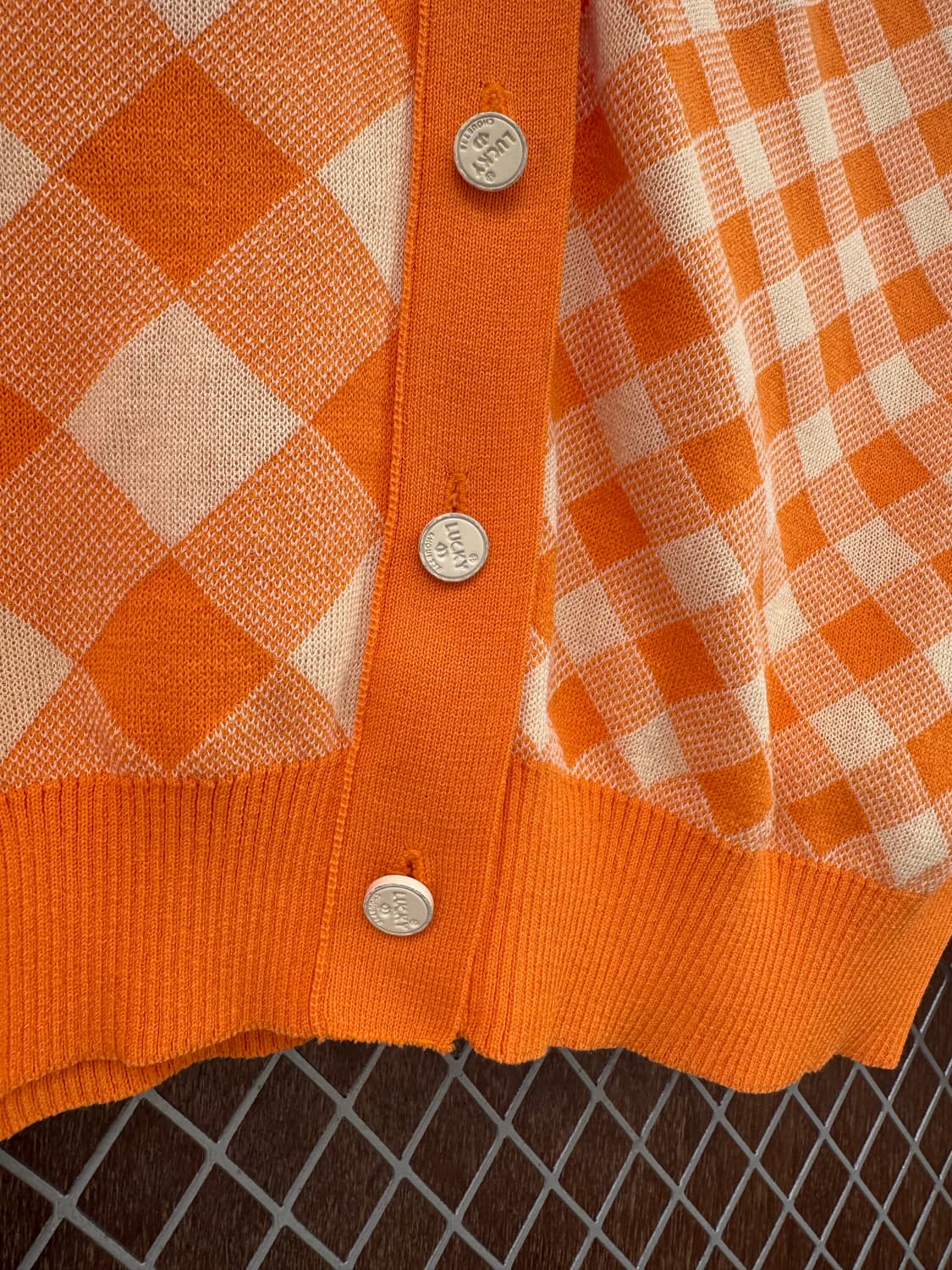 럭키슈에뜨 오렌지 체크 버튼 포인트 가디건 니트 38 상품이미지6