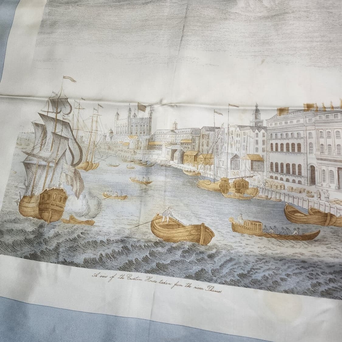 버버리 실크 스카프

 상품이미지3