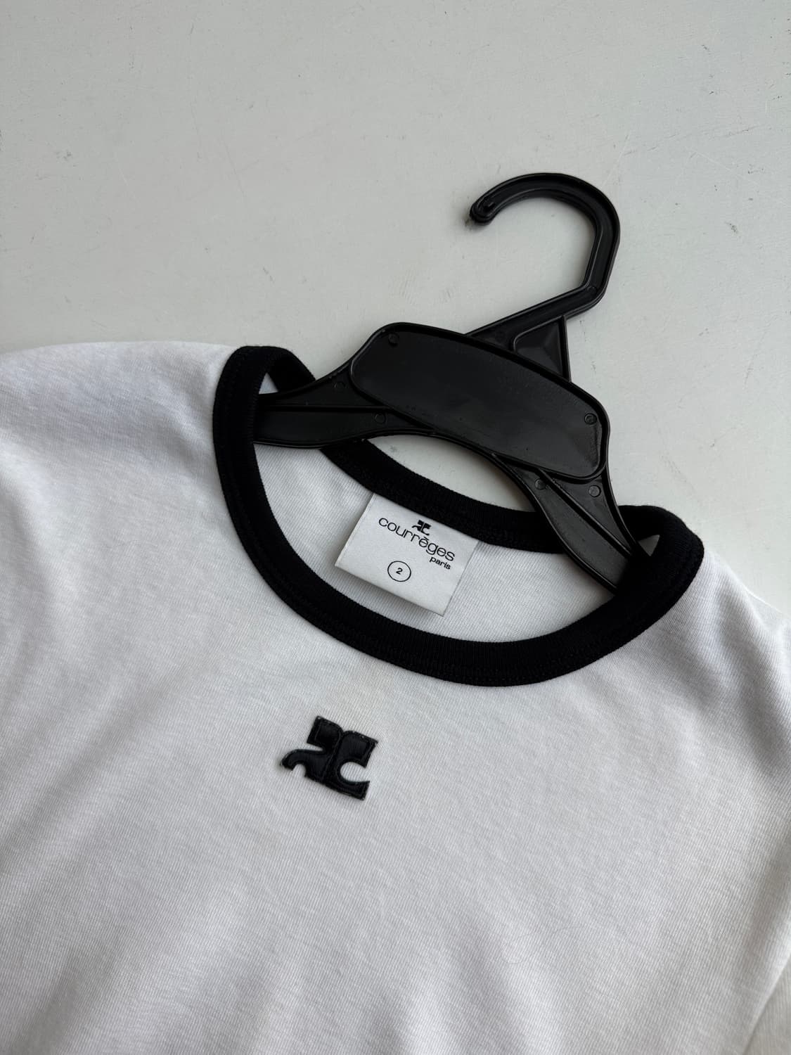 Courreges 꾸레쥬 콘트라스트 화이트 블랙 티셔츠 상품이미지4